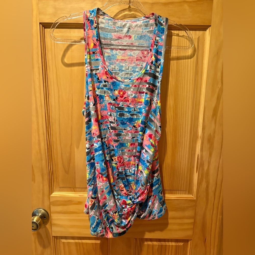 Anne Klein tank top with abstract print scoop neck twisted knot front hem size L